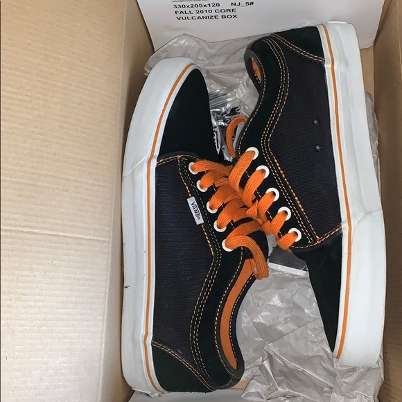 Vans - Picture 2 of 4